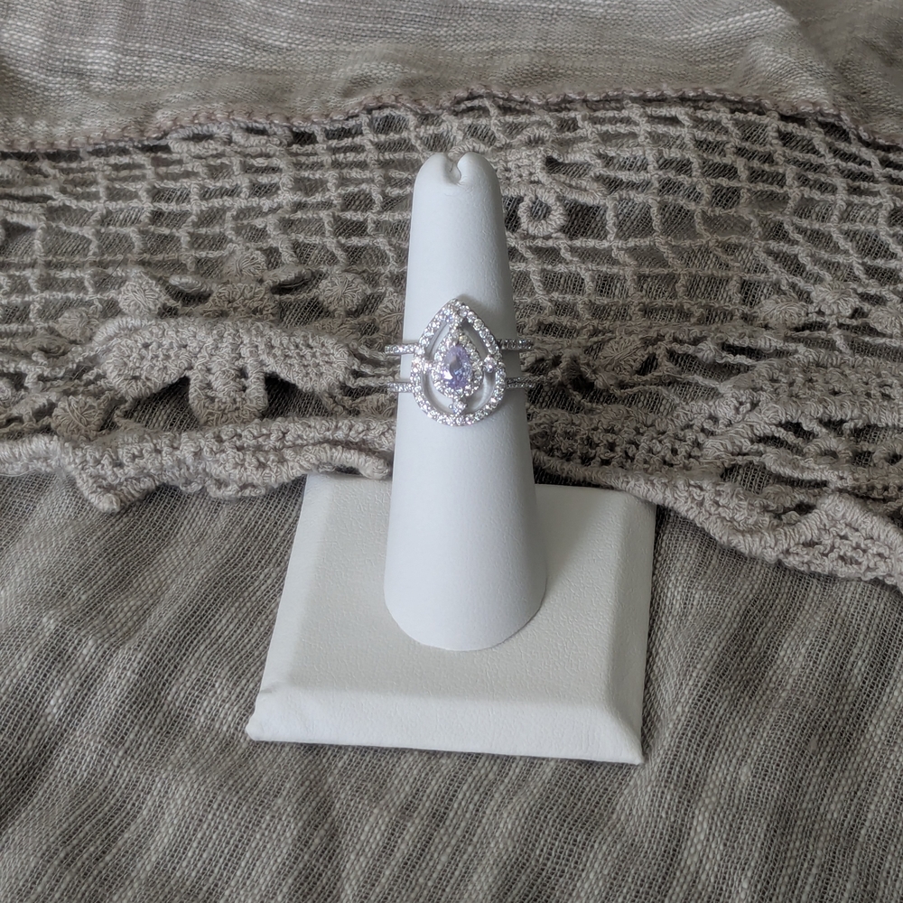 Elegant Silver and Purple Teardrop Ring